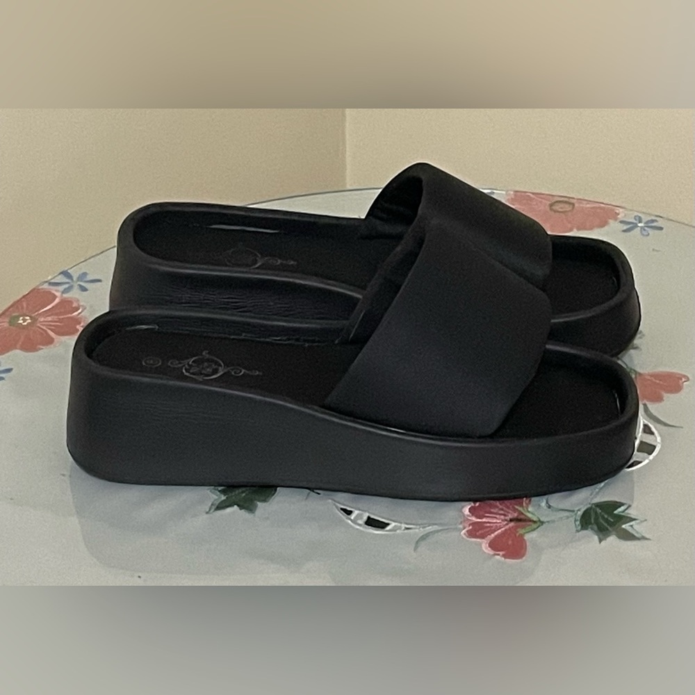 Sole Mate Black Women's Slide Sandals Size 8